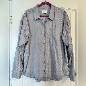 American Eagle Women’s Blue & White Stripe Button down Shirt